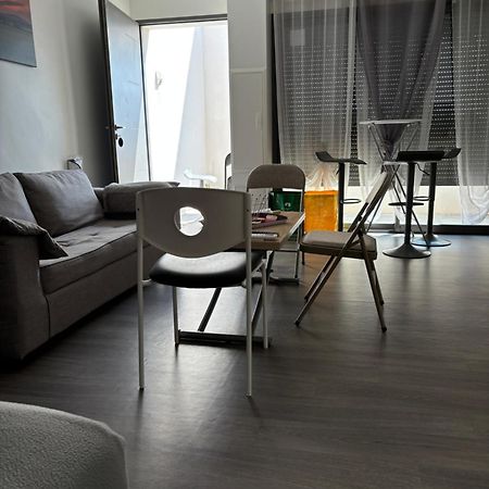 Grand Studio Confortable Et Spacieux Avec Terrasse Вильнев-ле-Магелон Экстерьер фото
